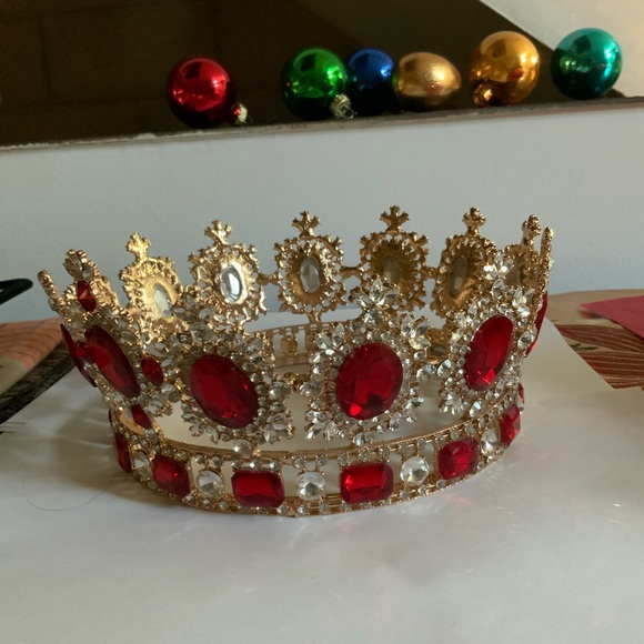 no brand Jewelry - Red crown with gold tone.